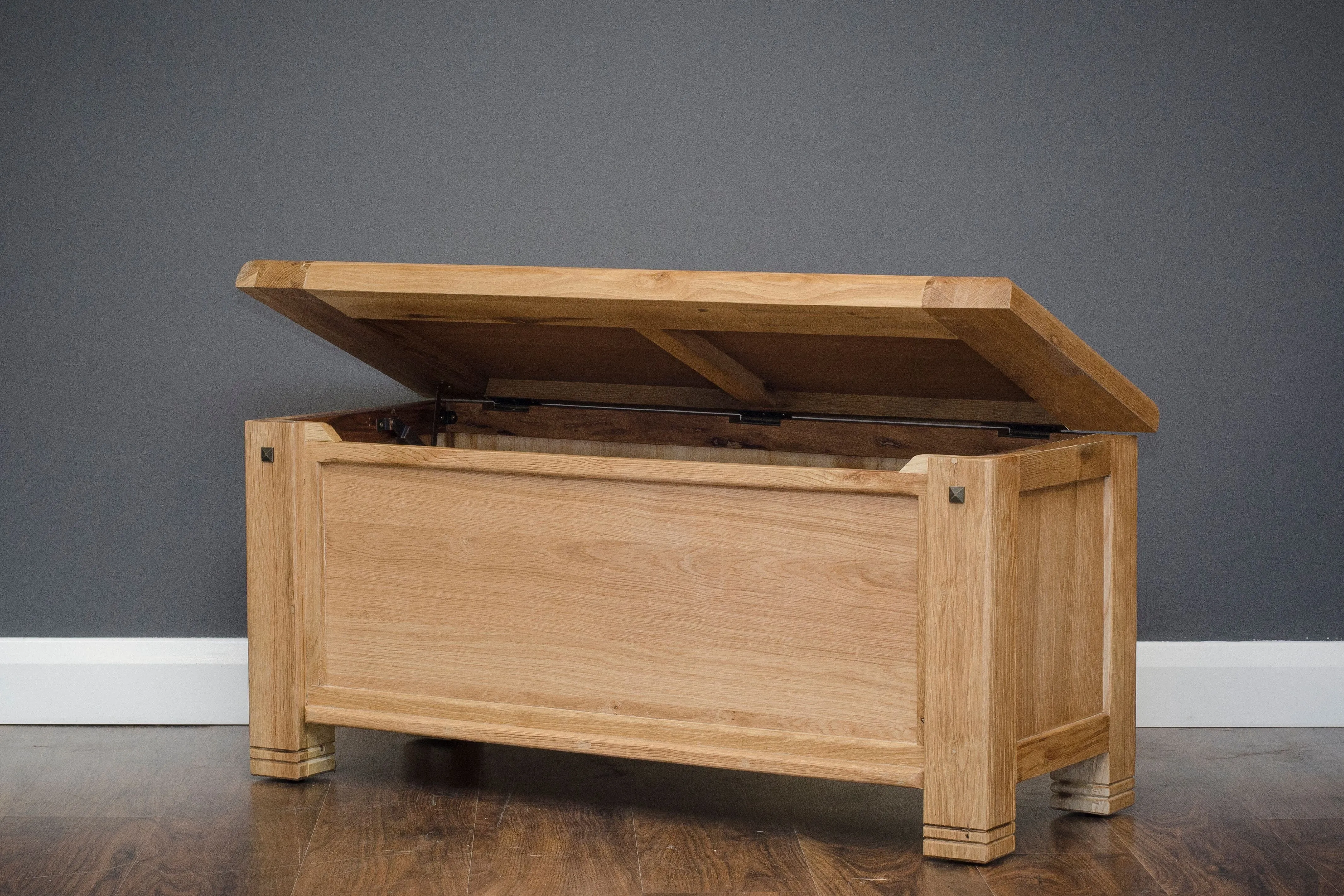 Donny Oak Blanket Box