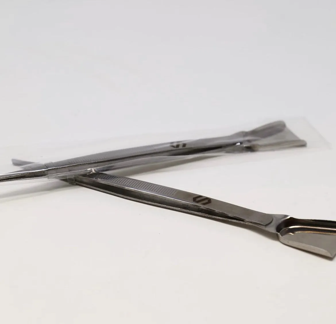 Scoop-End Tweezers